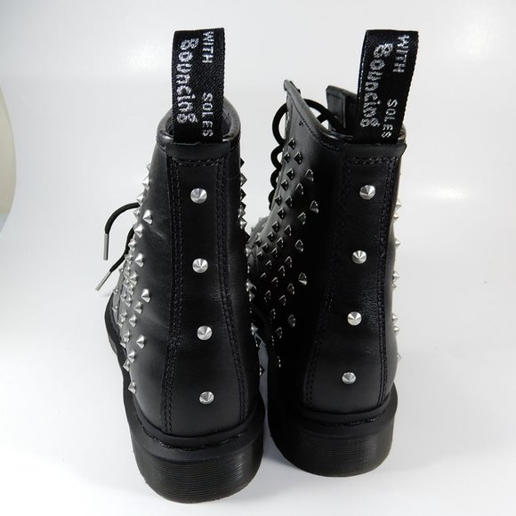 Dr. Martens 1460 Stud Wanama Combat BOOTS Size 7 Black Leather 8-Eye NEW - Picture 8 of 13
